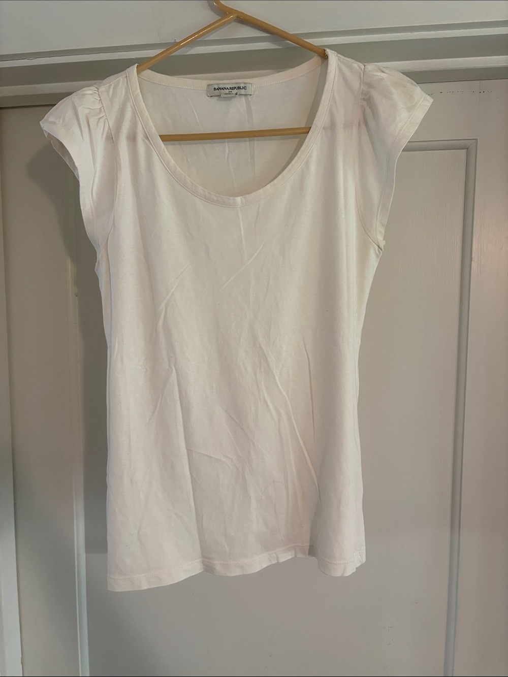 Banana Republic Cream Scoop Neck Cap Sleeve Tee